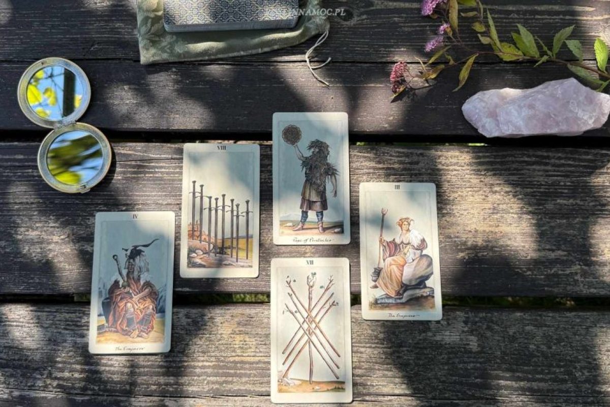 2-tarot-jest-lustrem-jak-dziala-tarot-roslinnamocpl