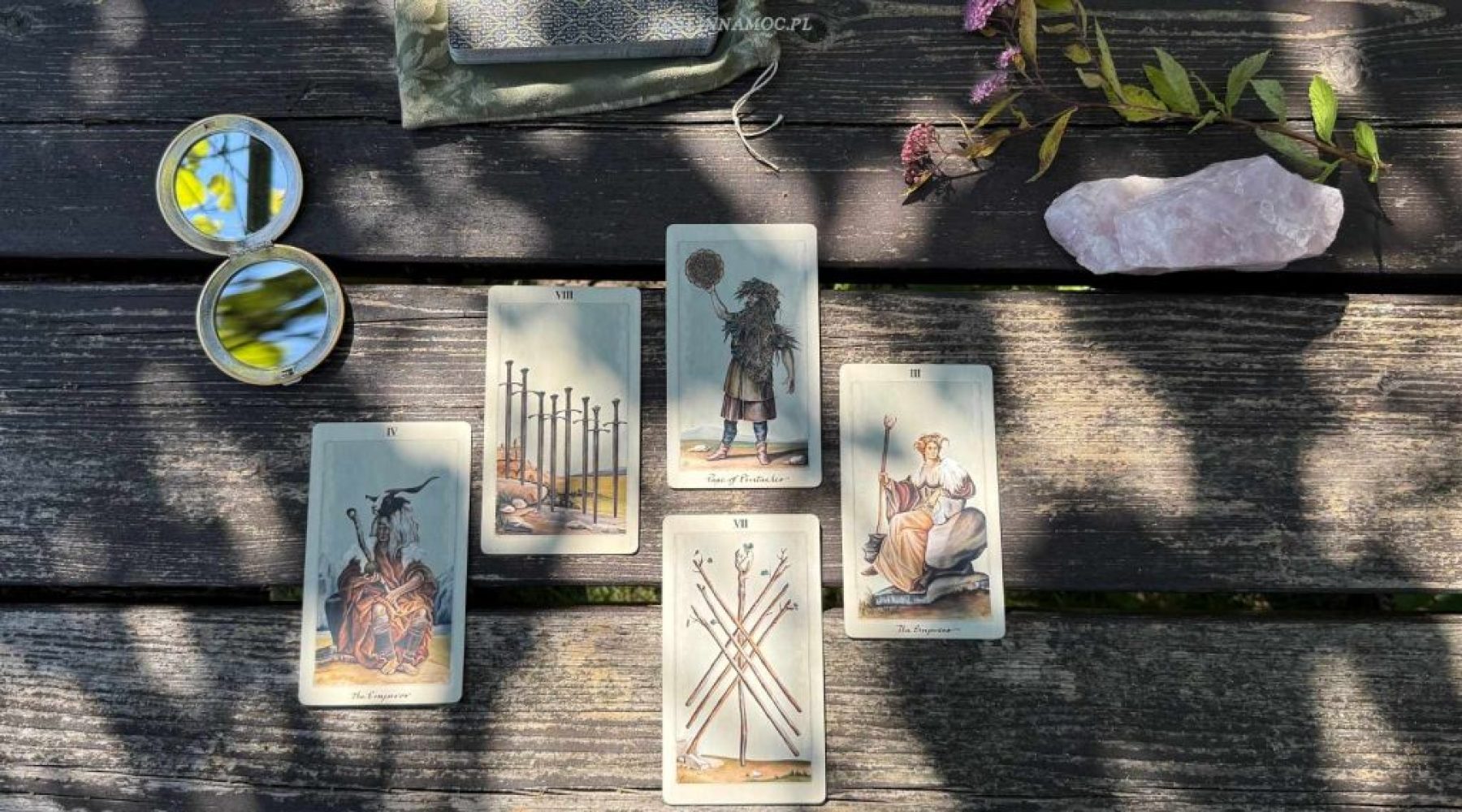 2-tarot-jest-lustrem-jak-dziala-tarot-roslinnamocpl