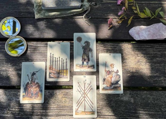 2-tarot-jest-lustrem-jak-dziala-tarot-roslinnamocpl